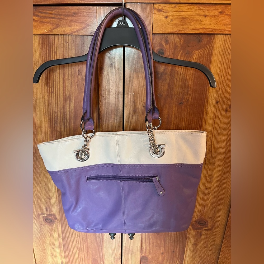 Tignanello Handbag EUC lavender & white